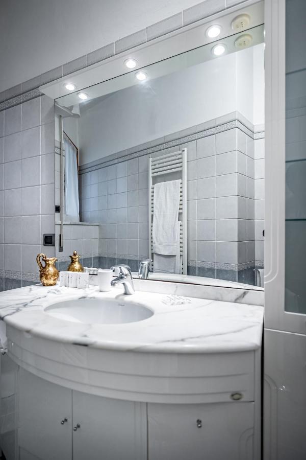 Yid Elegant Apt With Garage ฟลอเรนซ์ ภายนอก รูปภาพ